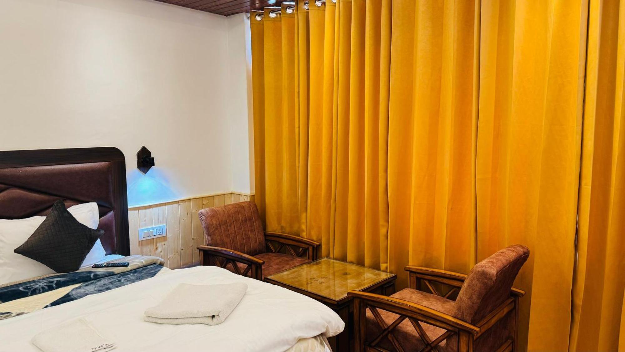 Hotel The Midnight Garden Manali Extérieur photo